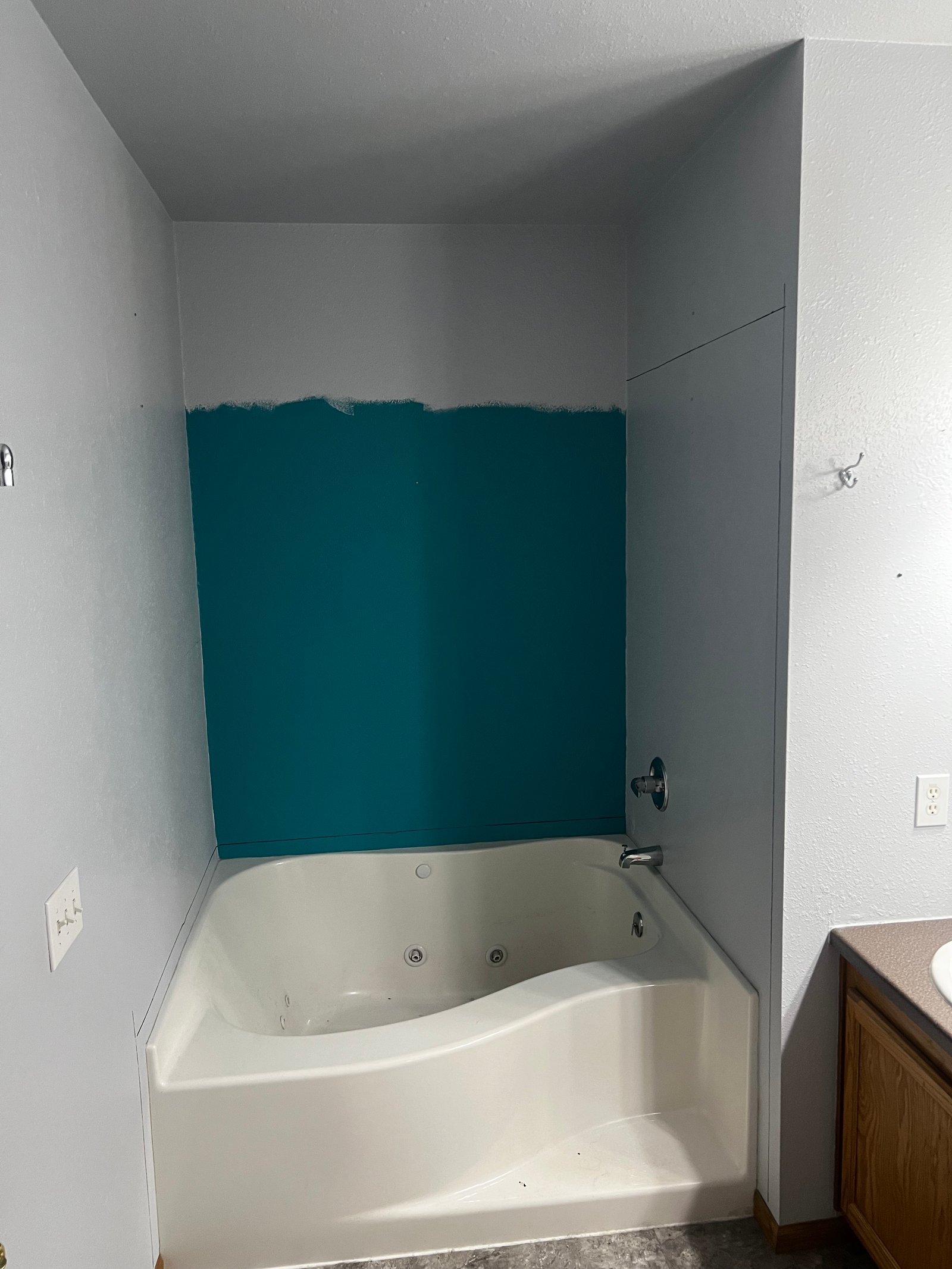 Bathroom before remodel 10